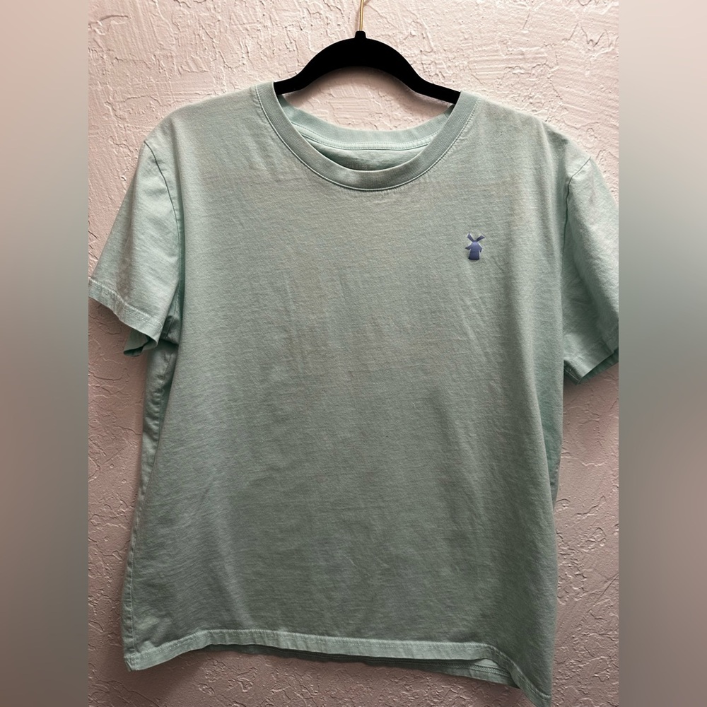 XL Women’s Light Baby Blue “Waves” Dutch Bros T-shirt.